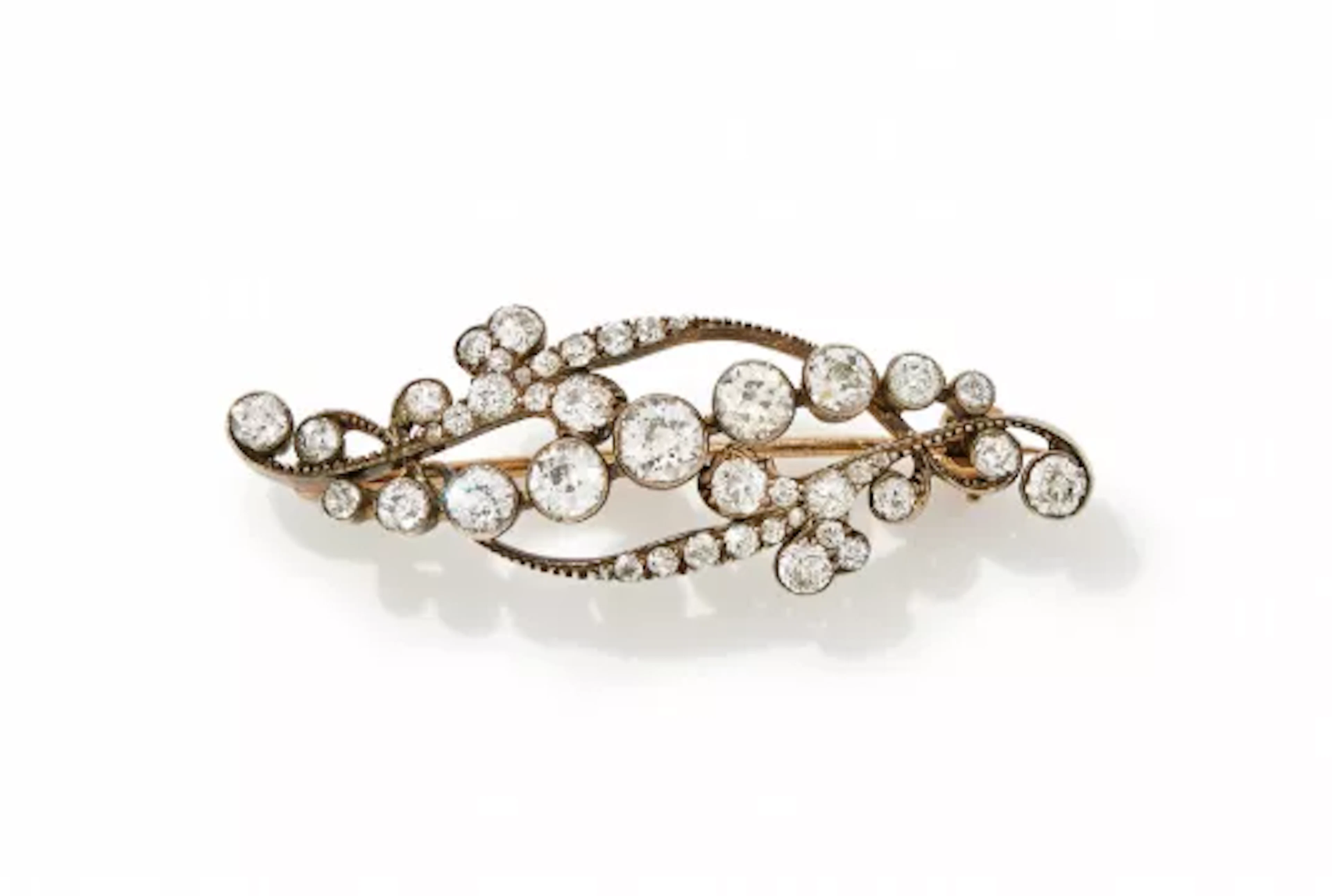 A LATE 19TH CENTURY DIAMOND BROOCH