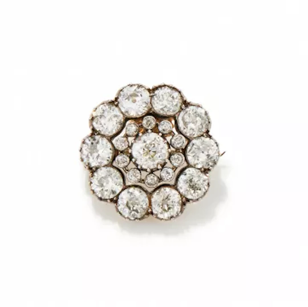 A LATE 19TH CENTURY DIAMOND CLUSTER BROOCH