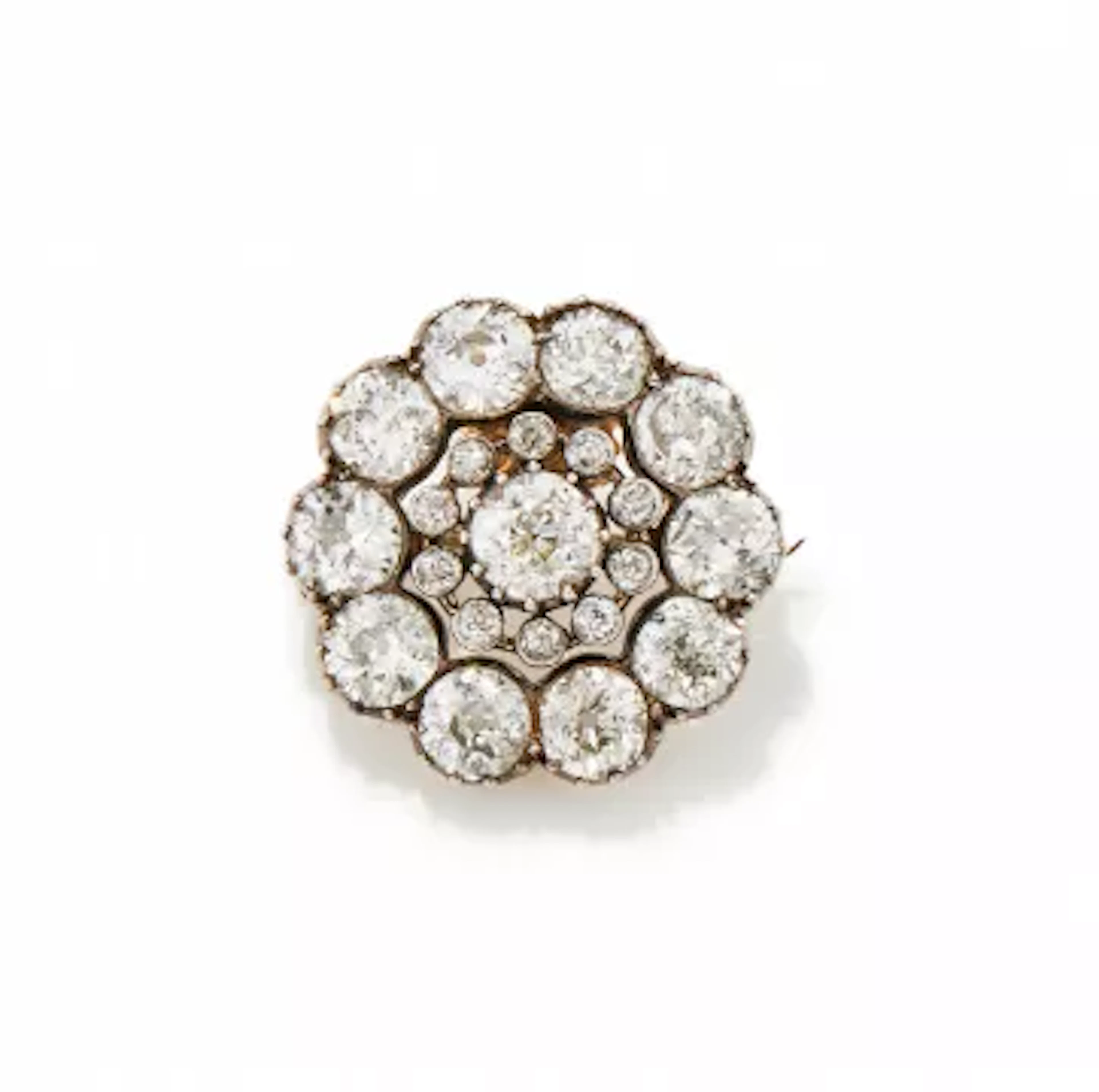 A LATE 19TH CENTURY DIAMOND CLUSTER BROOCH