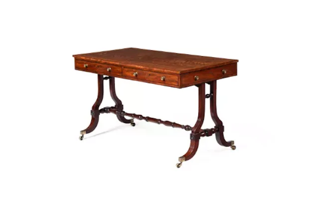 Y A REGENCY MAHOGANY AND ROSEWOOD CROSSBANDED LIBRARY TABLE, CIRCA 1815