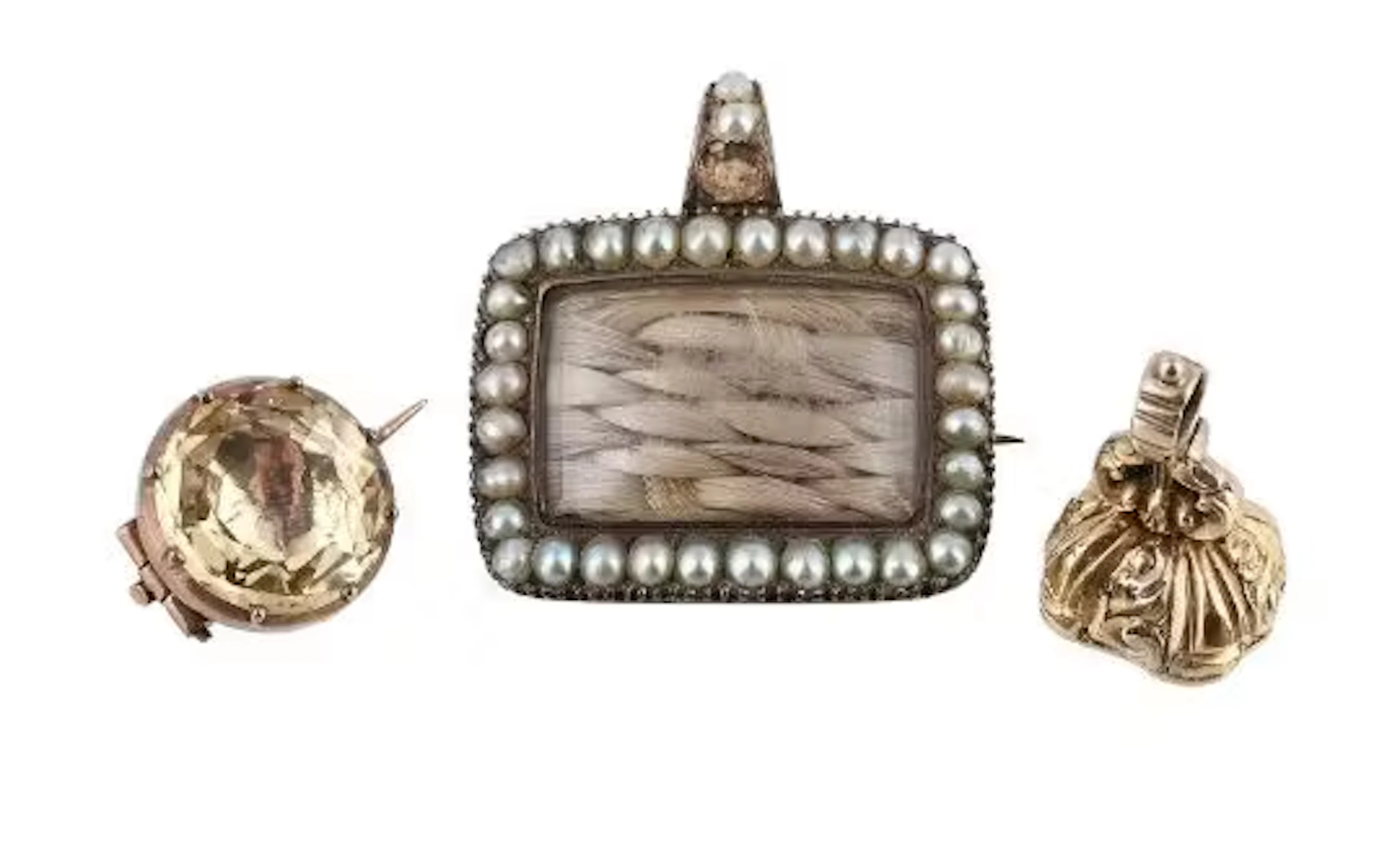 A SMALL COLLECTION OF ANTIQUE JEWELLERY
