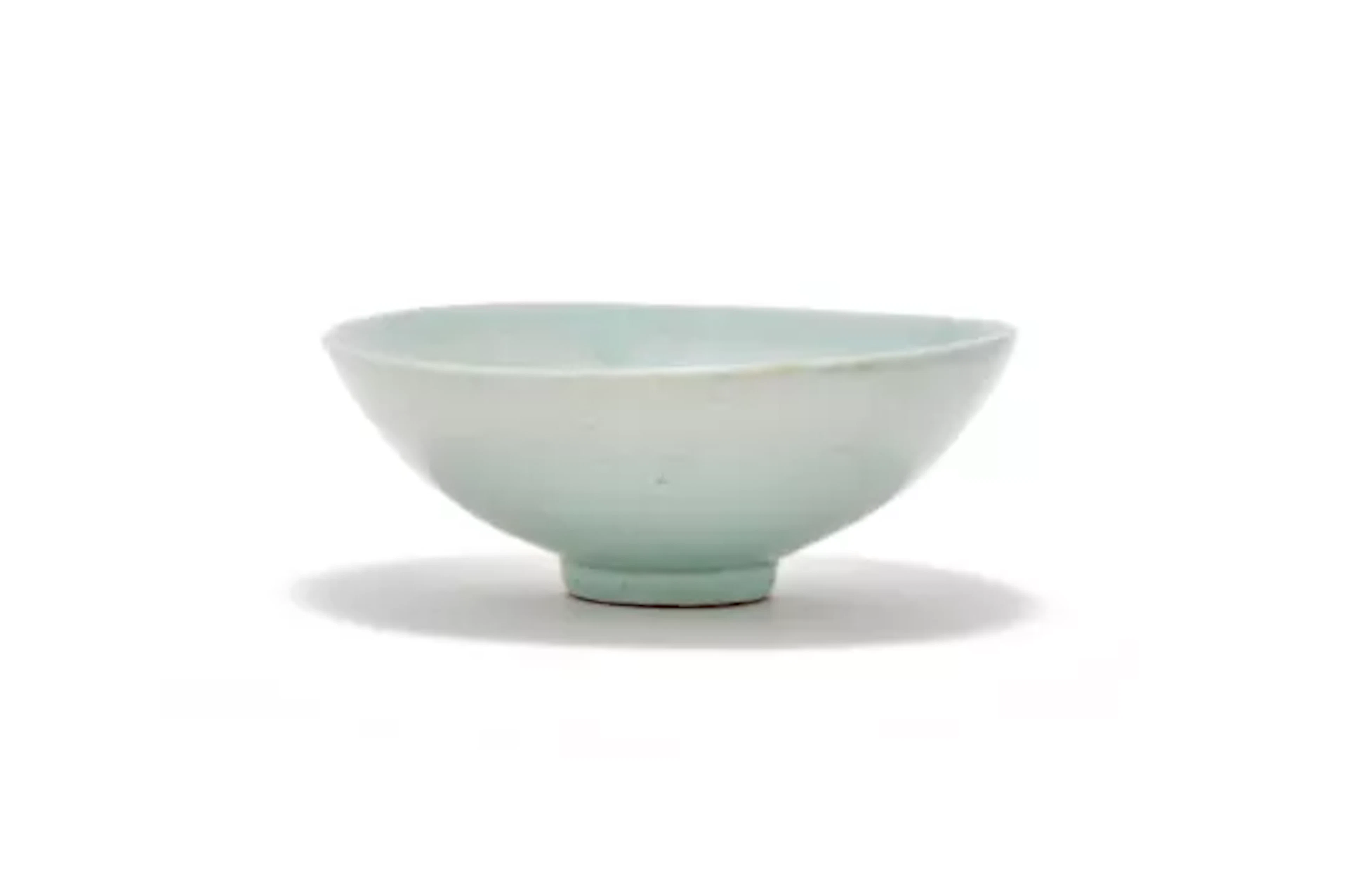 A Chinese pale green celadon porcelain bowl, Yuan dynasty (1271-1368)