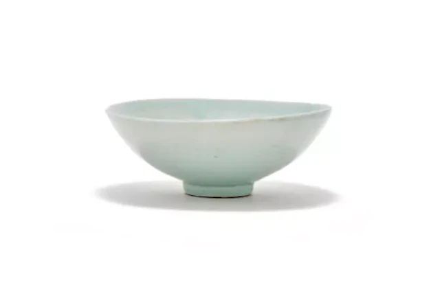 A Chinese pale green celadon porcelain bowl, Yuan dynasty (1271-1368)