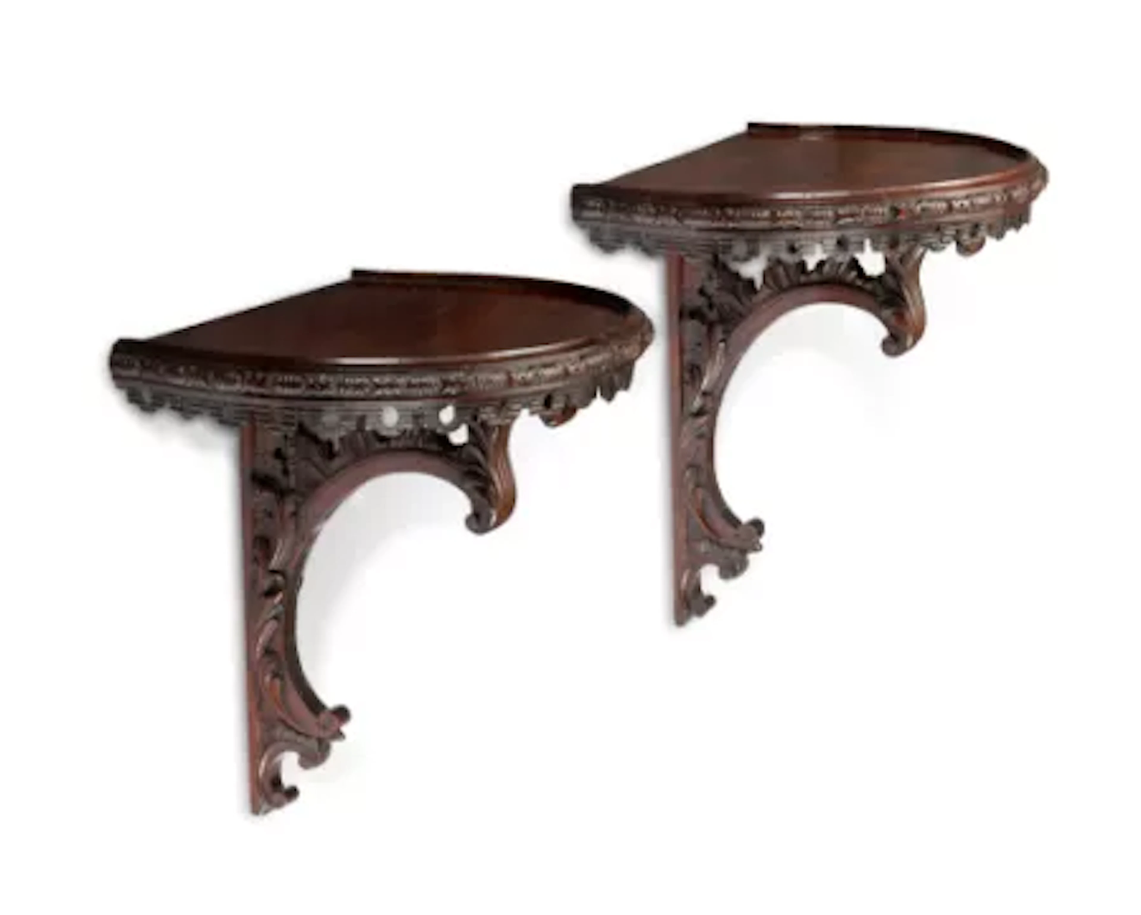A PAIR OF MAHOGANY WALL BRACKETS, IN THE MANNER OF THOMAS CHIPPENDALE
