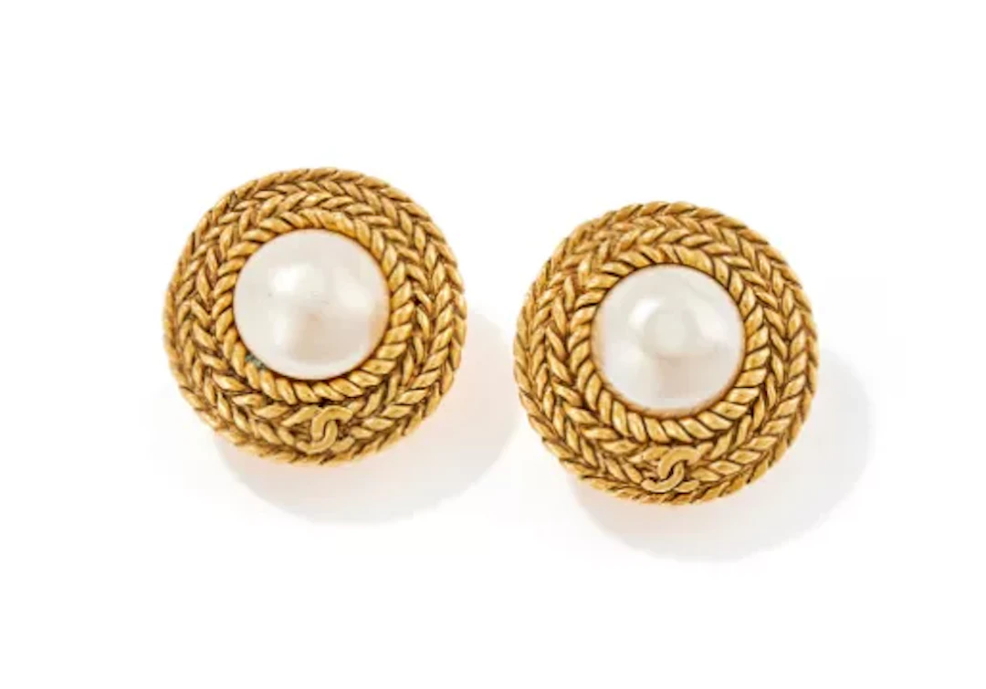 CHANEL, A PAIR OF FAUX PEARL EAR CLIPS, CIRCA 1990