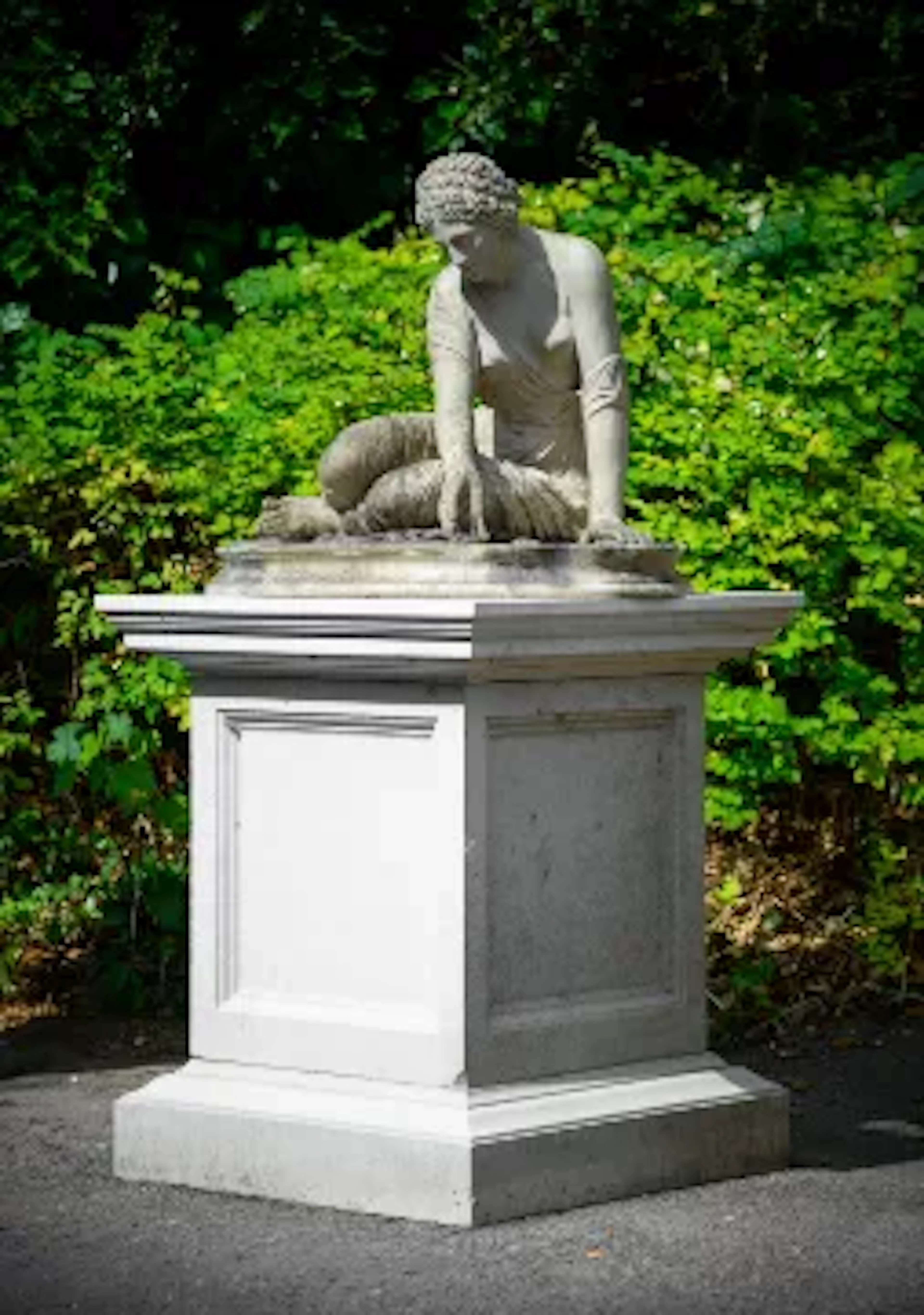 AFTER THE ANTIQUE, A COMPOSITION FIGURE OF THE YOUNG WOMAN PLAYING