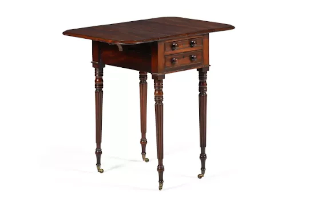 A REGENCY MAHOGANY PEMBROKE OCCASIONAL TABLE, IN THE MANNER OF GILLOWS