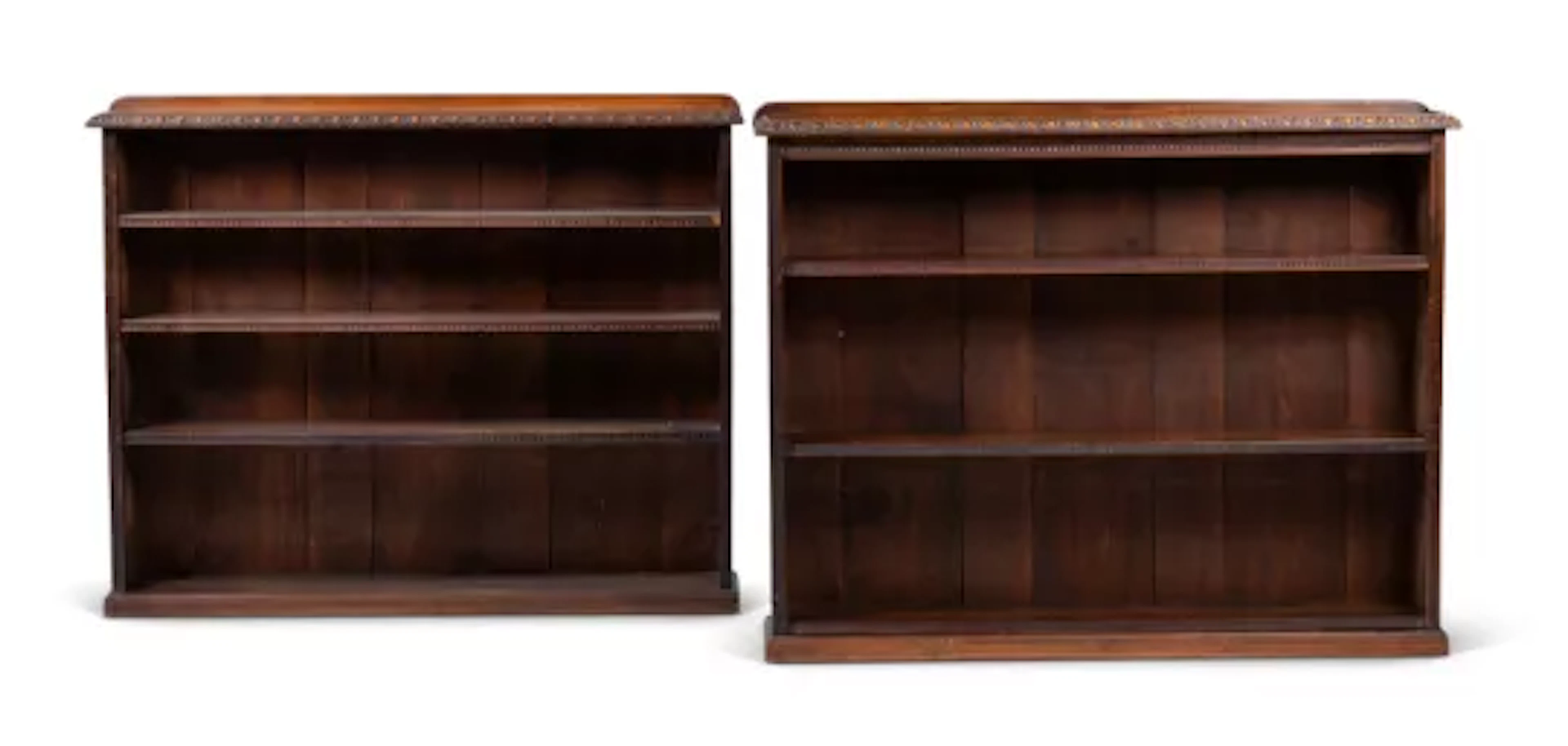 A PAIR OF VICTORIAN QUARTER CUT GOLDEN OAK OPEN BOOKCASES, CIRCA 1880