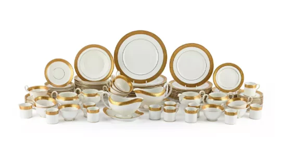 A WEDGWOOD BONE CHINA 'ASCOT' PATTERN PART DINNER SERVICE, MODERN