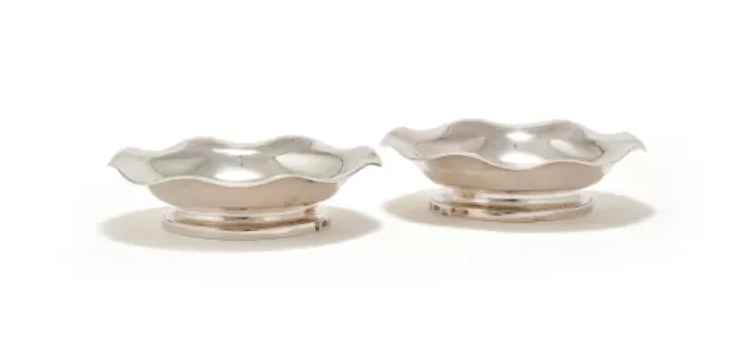 A PAIR OF GEORGE SCOTTISH PROVINCIAL SILVER DISHES, WILLIAM CRAW &