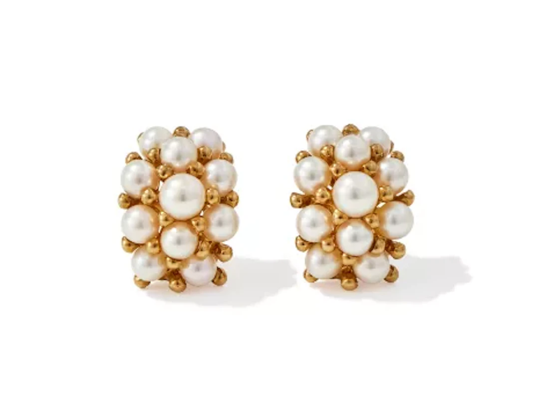 A PAIR OF CULTURED PEARL EARRINGS