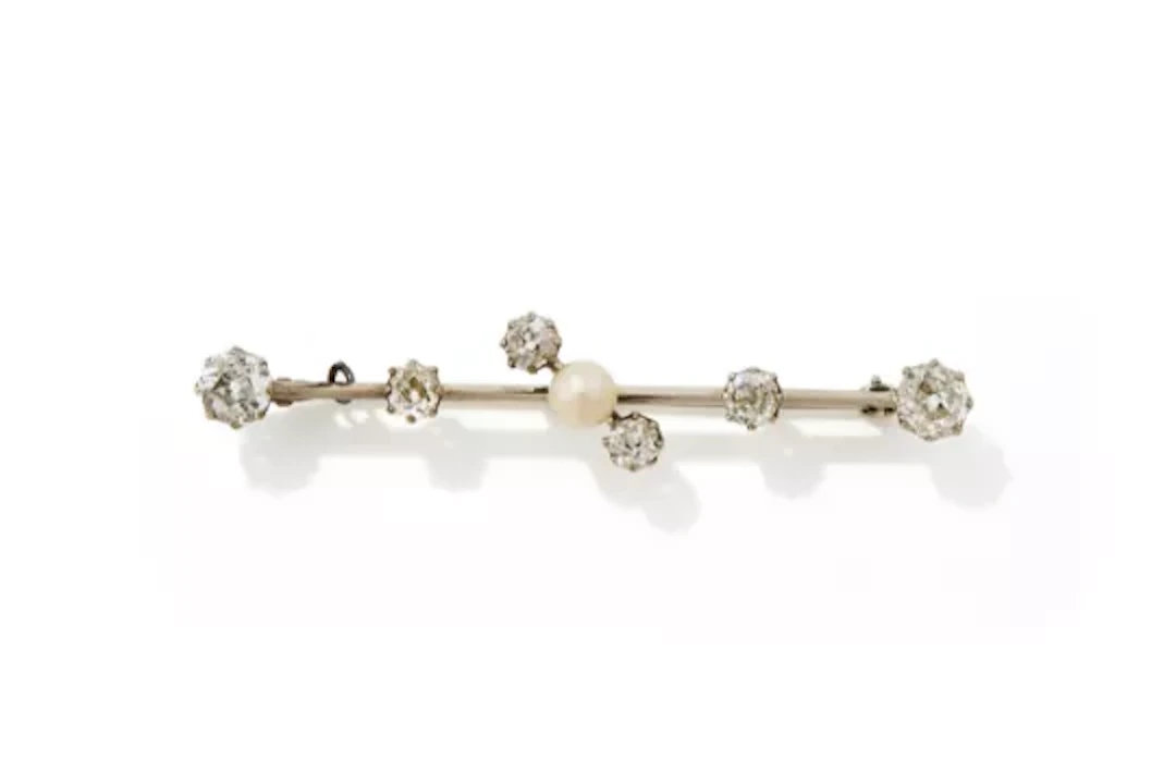 A DIAMOND AND PEARL BAR BROOCH