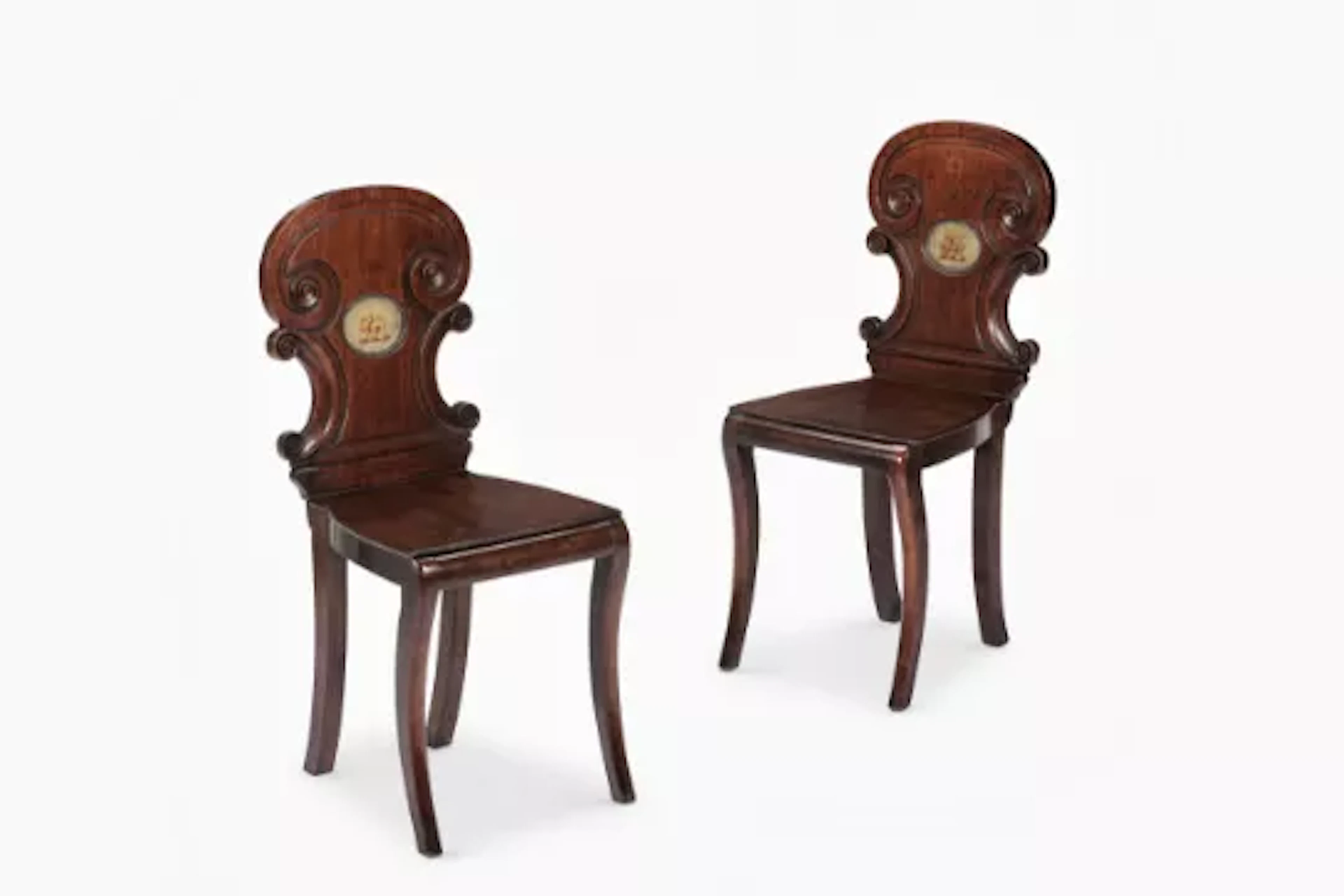 A PAIR OF GEORGE III MAHOGANY HALL CHAIRS, EARLY 19TH CENTURY