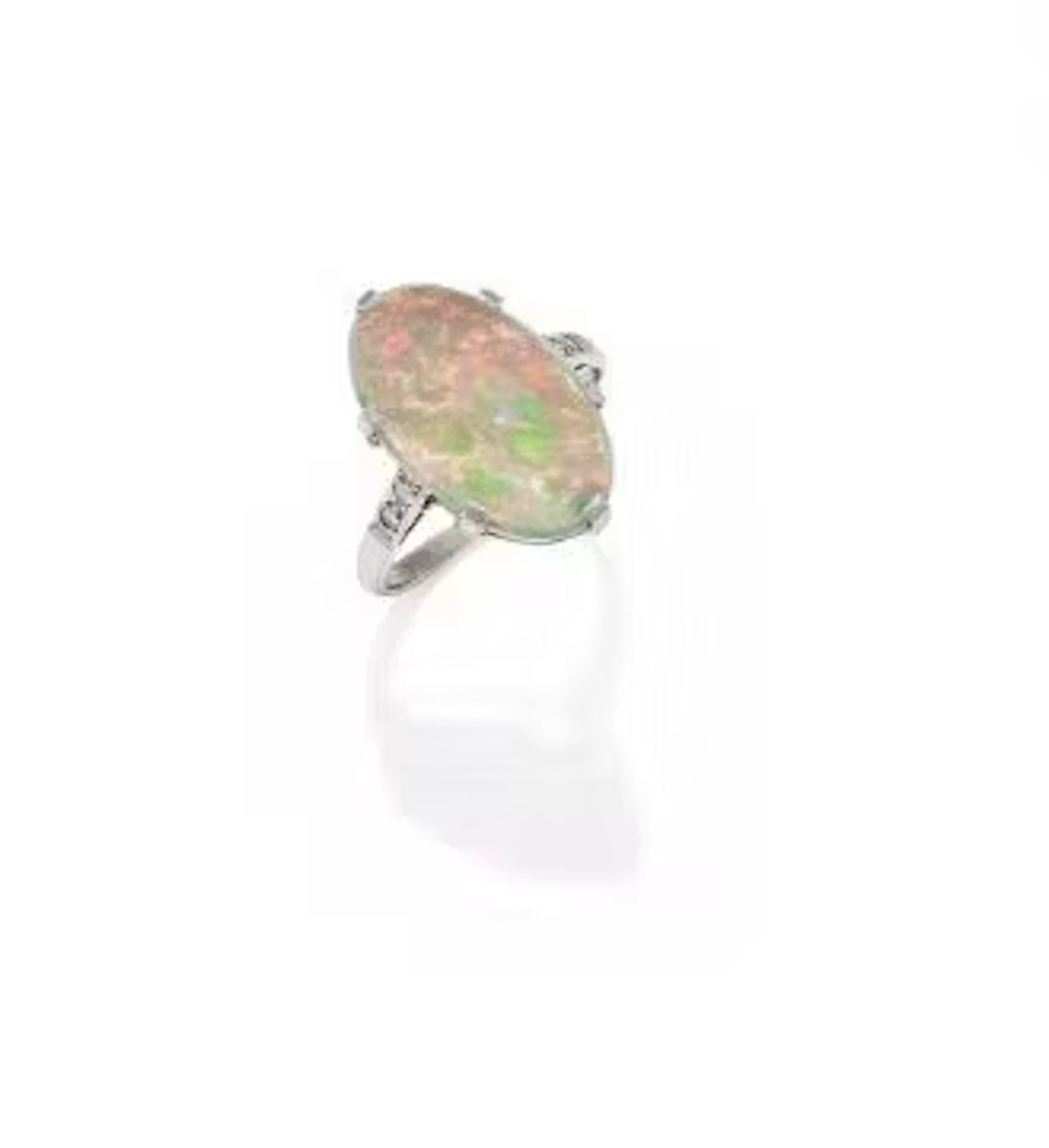 AN EARLY 20TH CENTURY OPAL SINGLE STONE RING