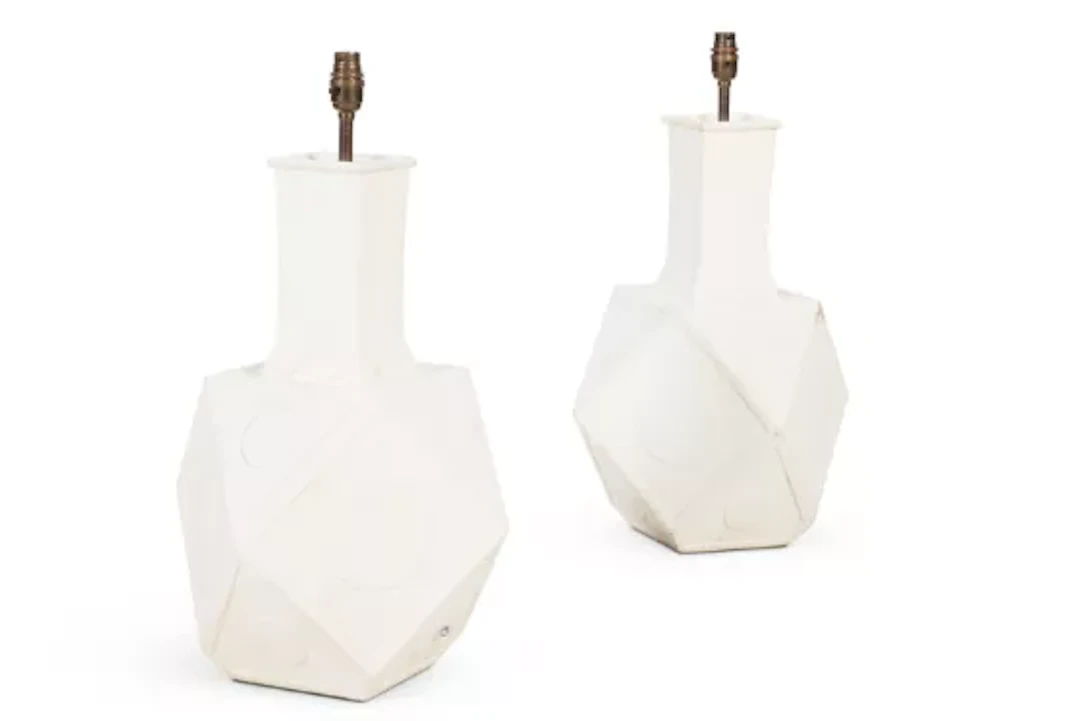A PAIR OF WHITE PAINTED POLYGONAL TABLE LAMPS, BY ANDREW ALLFREE (B.1956)