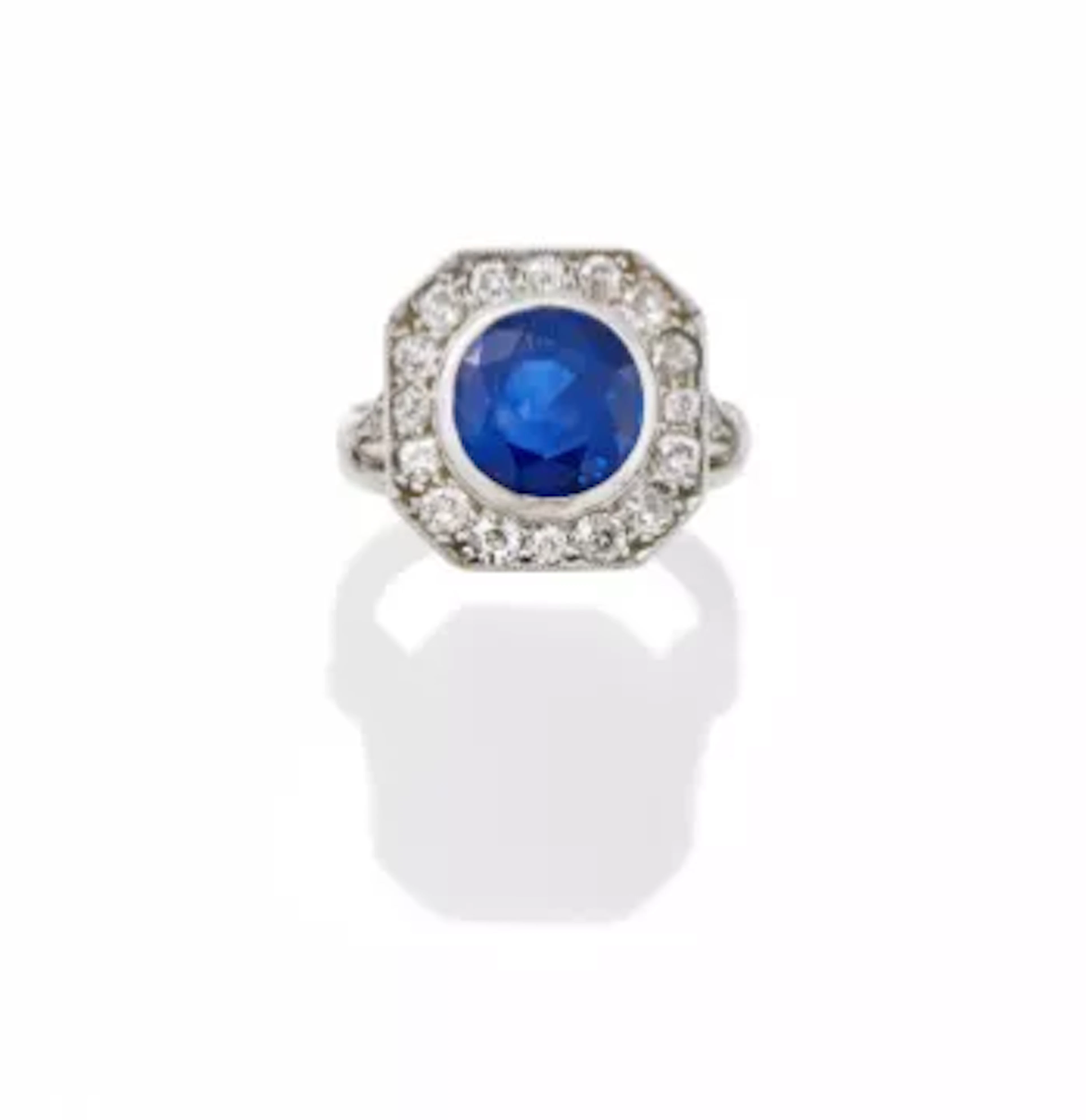 A BURMESE SAPPHIRE AND DIAMOND RING