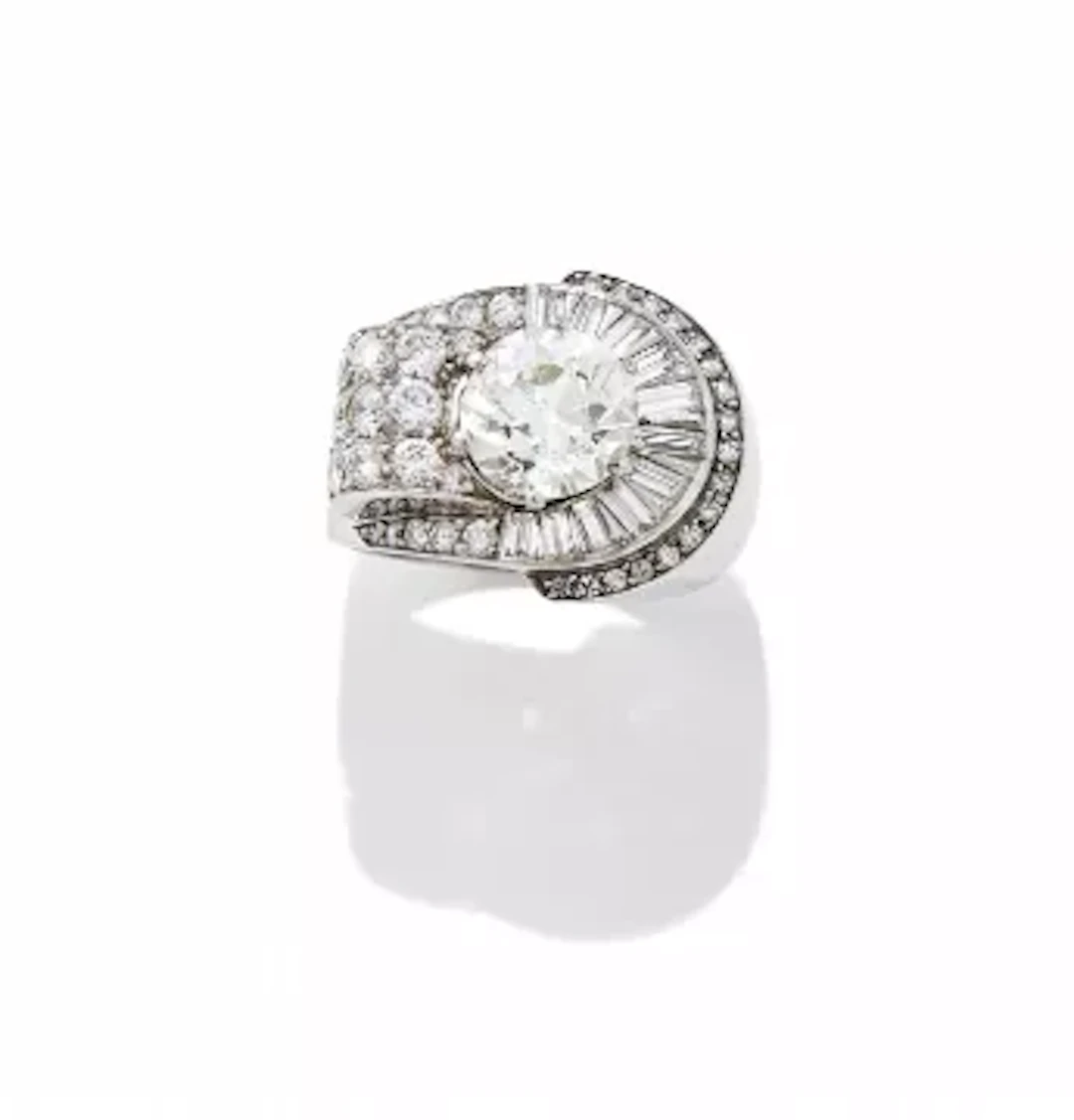 A MID 20TH CENTURY DIAMOND DRESS RING