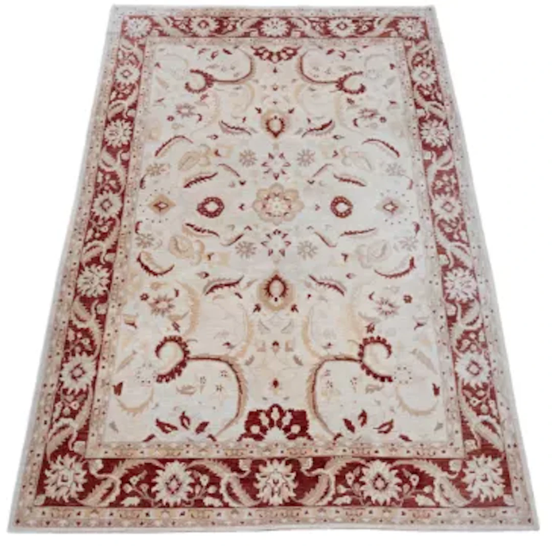 A LARGE OATMEAL GROUND ZEIGLER STYLE HAND KNOTTED CARPET, 20TH CENTURY