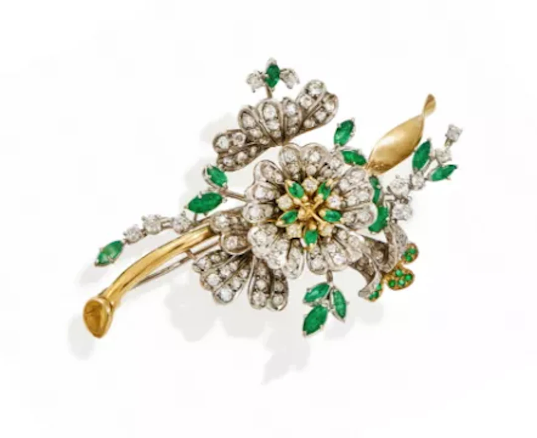 AN EMERALD AND DIAMOND FLORAL 'TREMBLEUSE' BROOCH