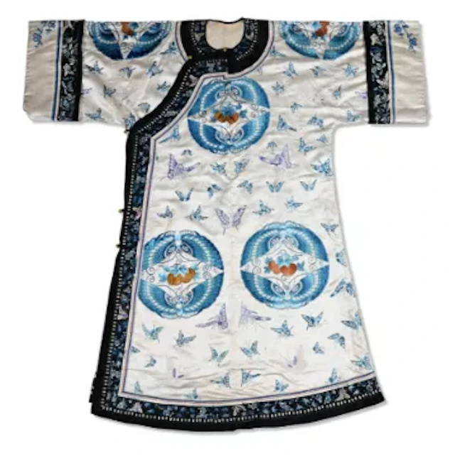 An unusual Chinese Manchu women’s informal court robe, Qing dynasty