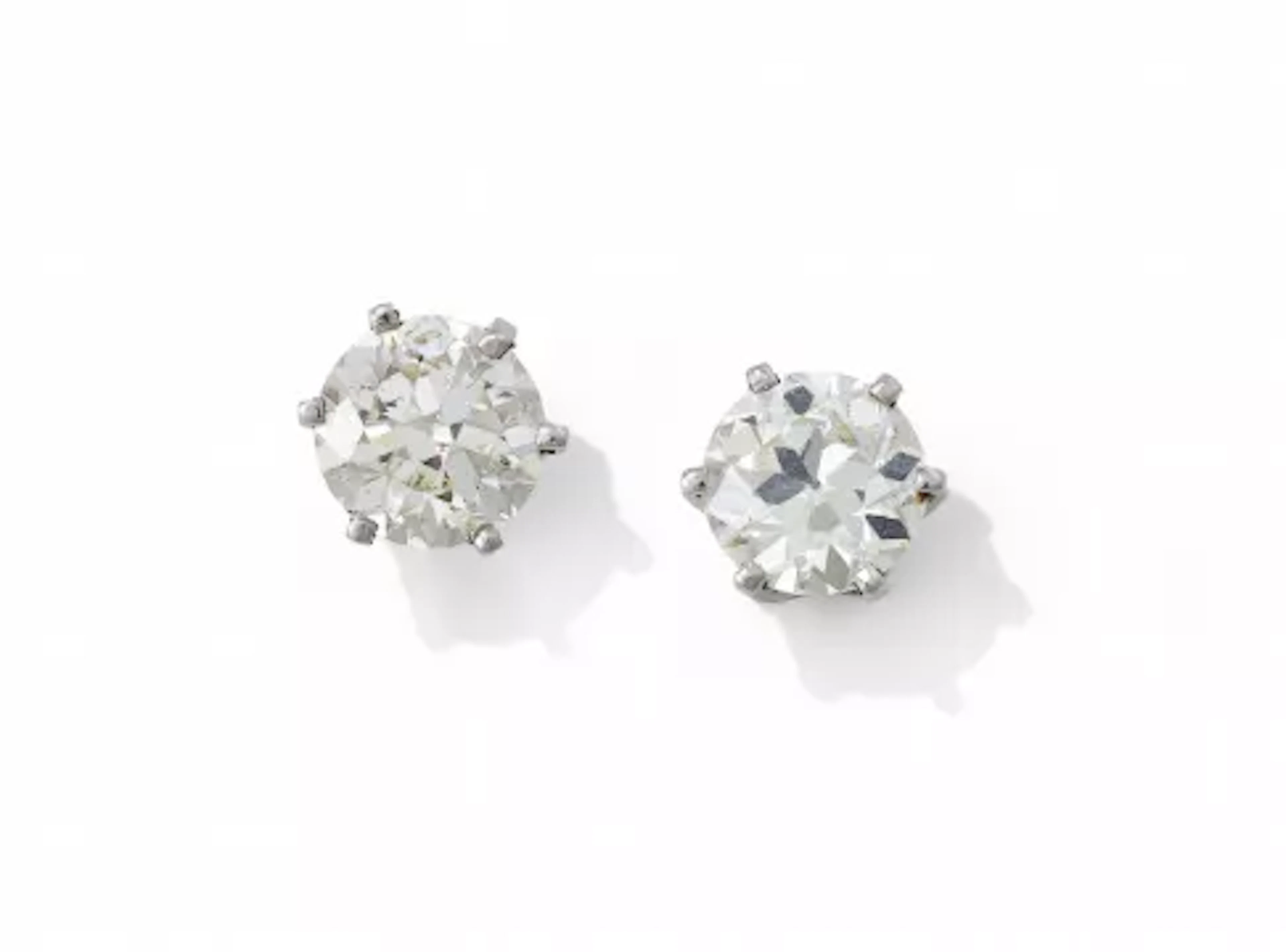 A PAIR OF DIAMOND SINGLE STONE EARRINGS