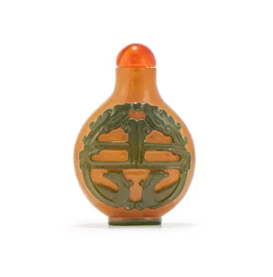 A Chinese overlay glass snuff bottle, 18th or 19th century