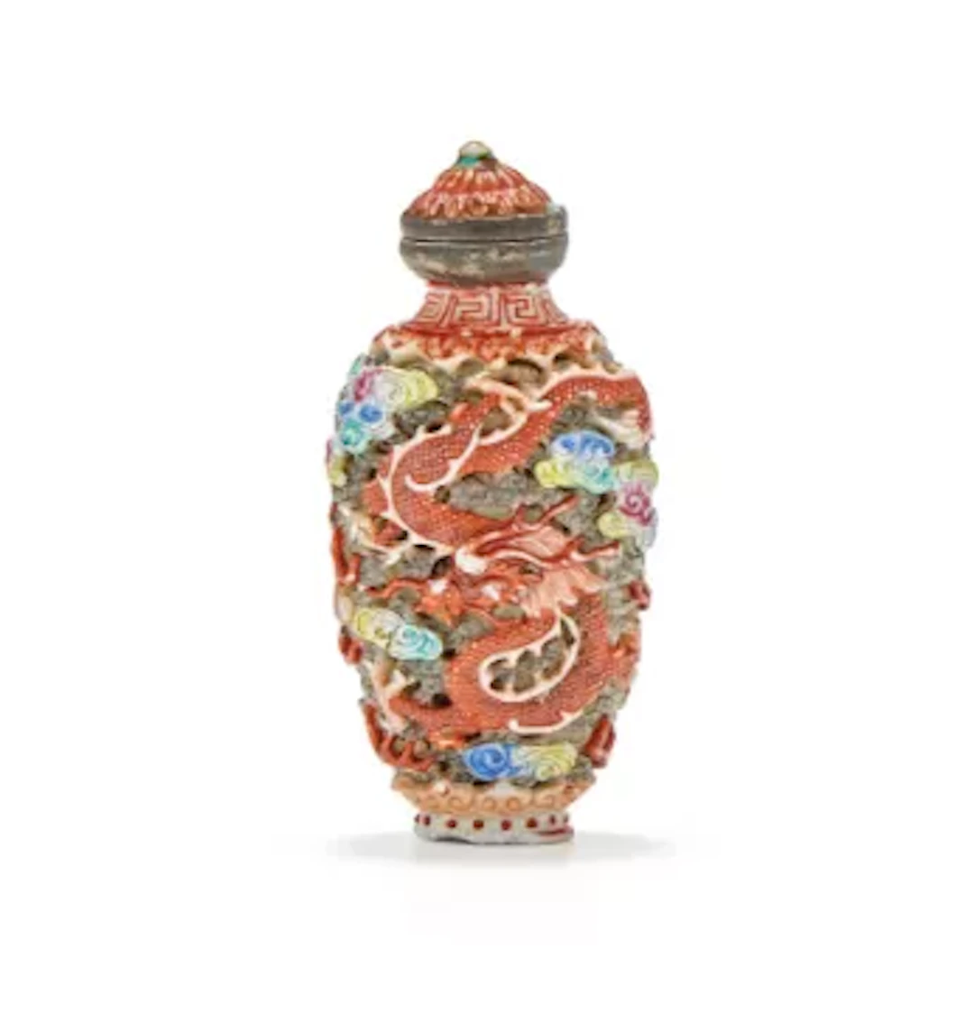 A Chinese famille-rose porcelain 'dragon and phoenix' snuff bottle