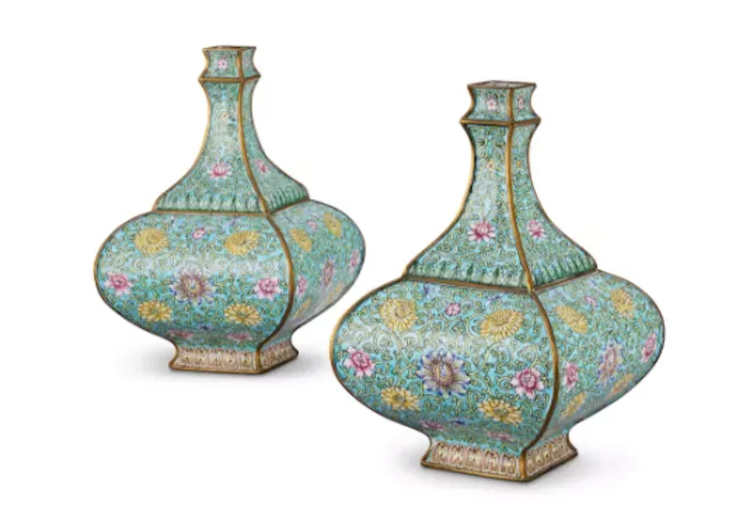 A PAIR OF CHINESE ENAMEL VASES, 20TH CENTURY