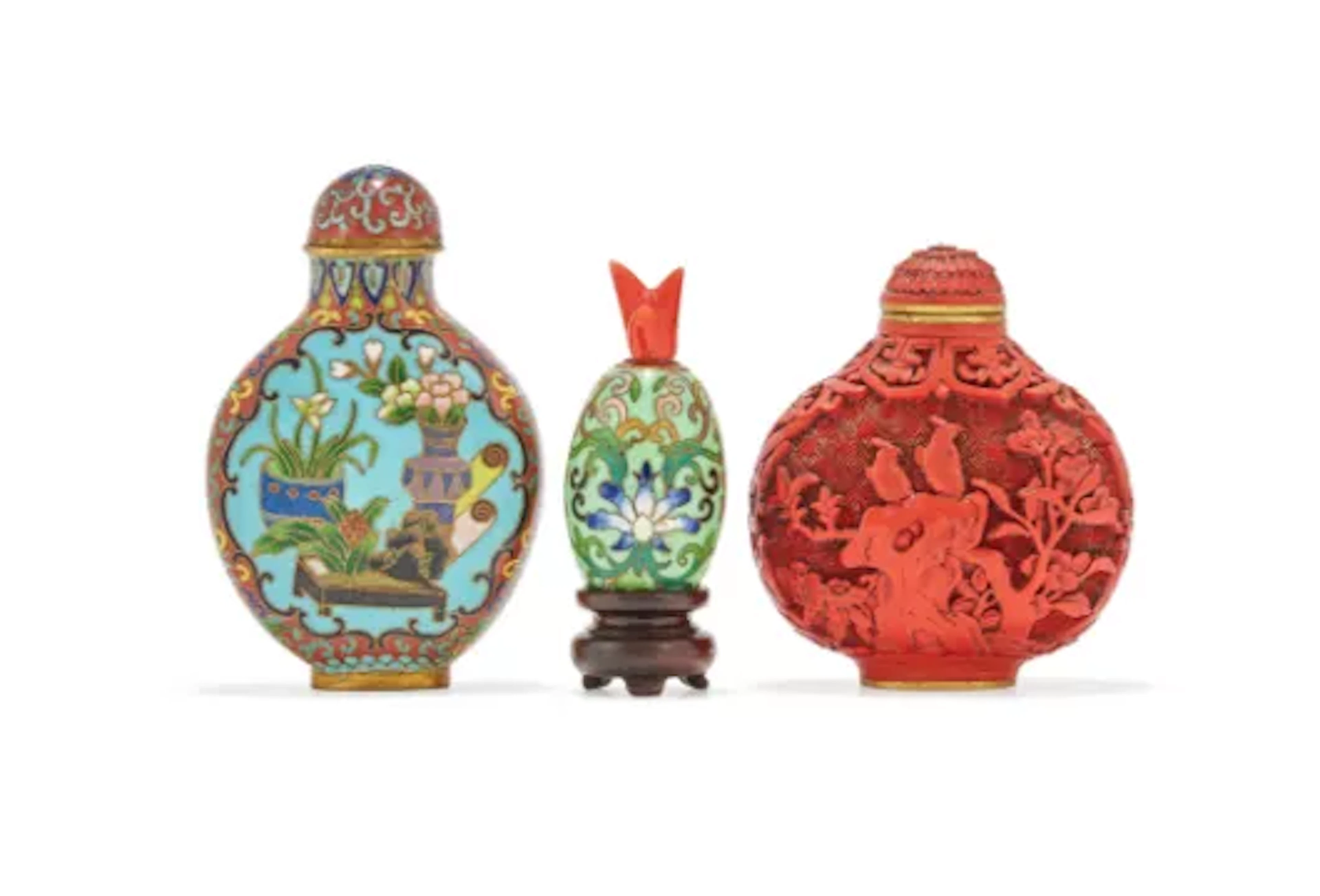 Y A Chinese cinnabar lacquer snuff bottle and stopper, Late 19th or Republican