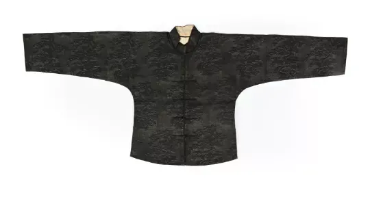 A Chinese ladies' summer gauze jacket, Qing dynasty, circa 1900