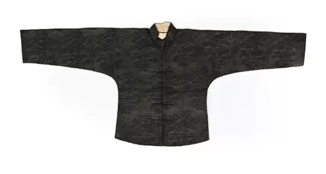 A Chinese ladies' summer gauze jacket, Qing dynasty, circa 1900