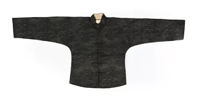 A Chinese ladies' summer gauze jacket, Qing dynasty, circa 1900