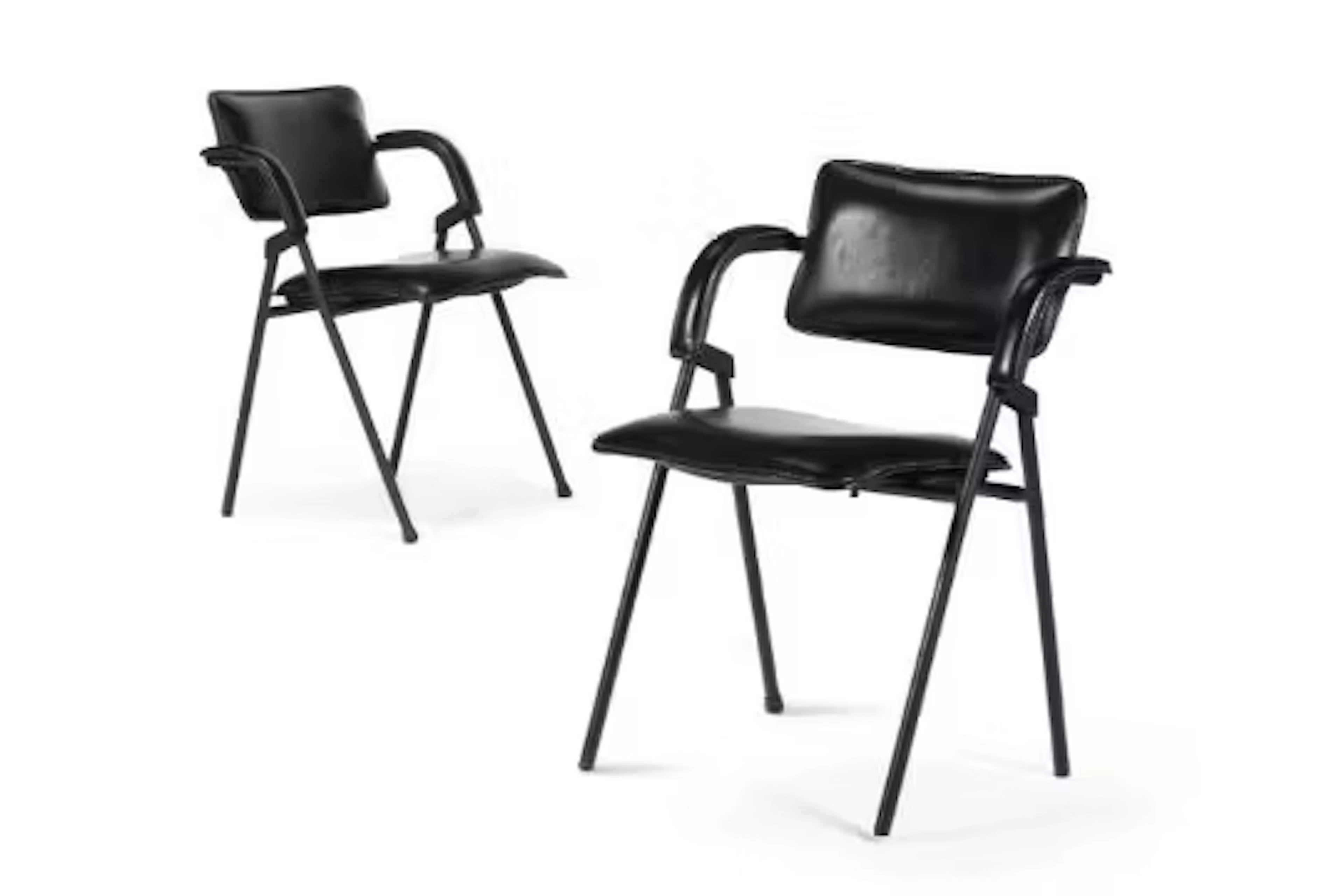 A PAIR OF BLACK LEATHER FOLDING ARMCHAIRS, ATTRIBUTED TO JACQUES ADNET