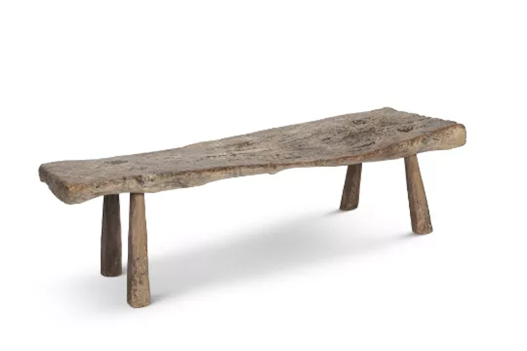 AN ELM PIG BENCH, ENGLISH, 19TH CENTURY