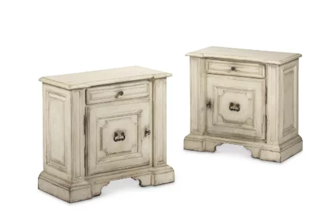 A PAIR OF WHITE PAINTED BEDSIDE CABINETS, ITALIAN, LATE 20TH CENTURY