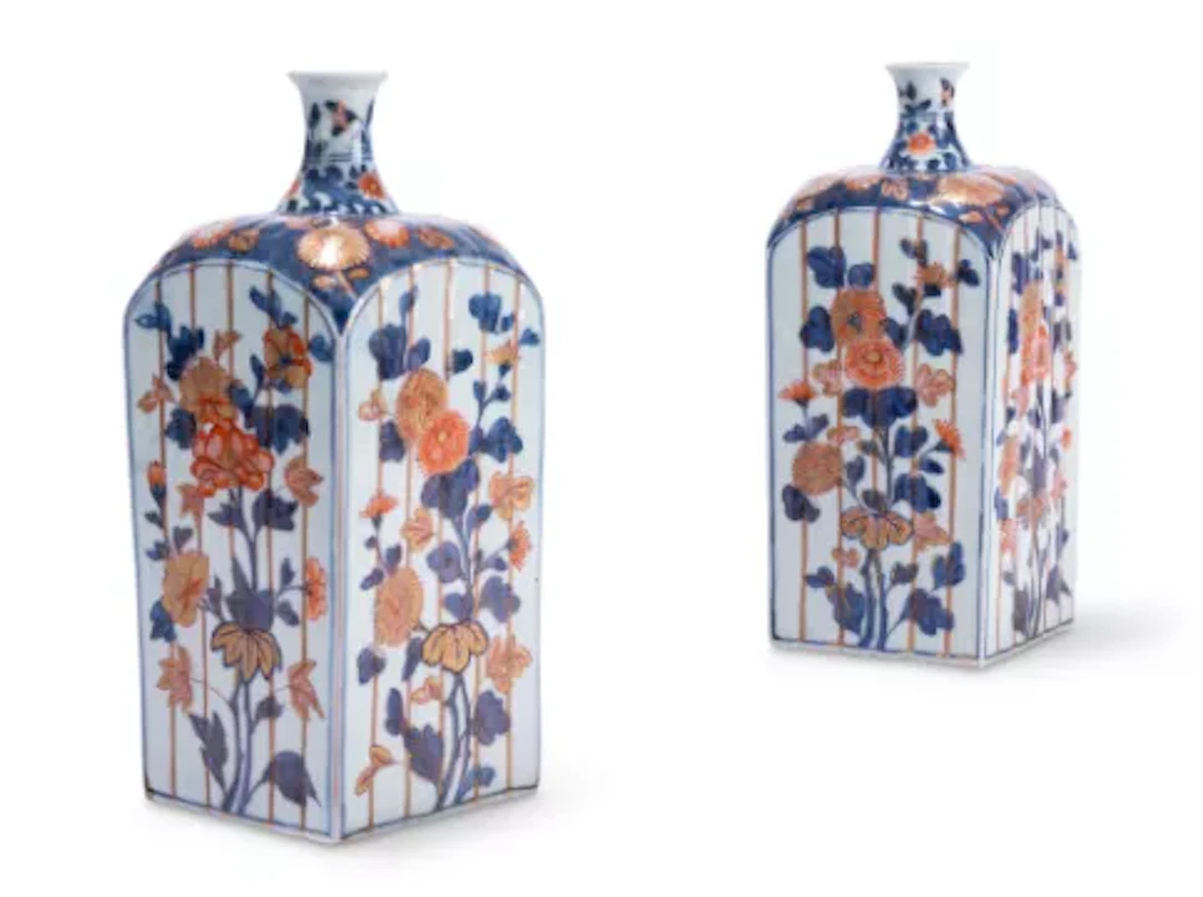 A PAIR OF JAPANESE PORCELAIN SAKI BOTTLES, EDO PERIOD, LATE 17TH CENTURY