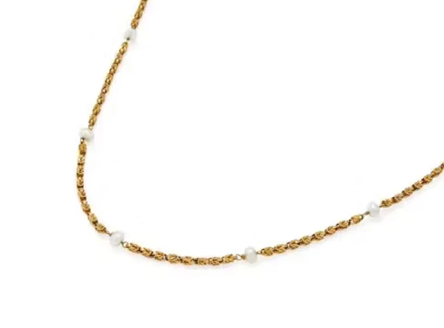 A PEARL SET LONGCHAIN