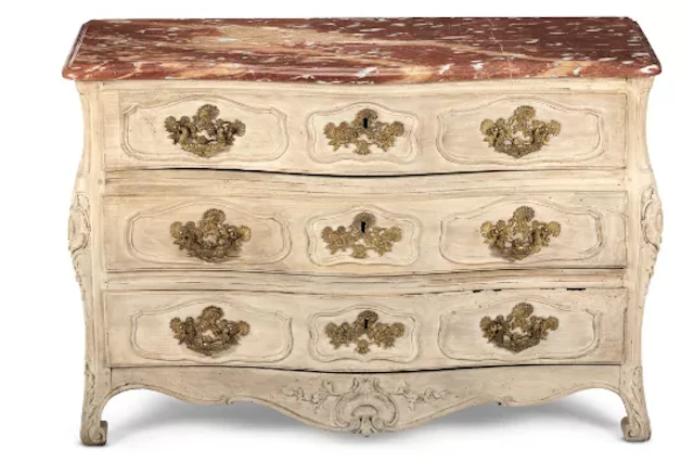 A LOUIS XV BLEACHED OAK BOMBE COMMODE, MID 18TH CENTURY