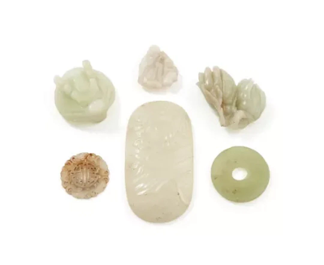 A group of six Chinese jade items