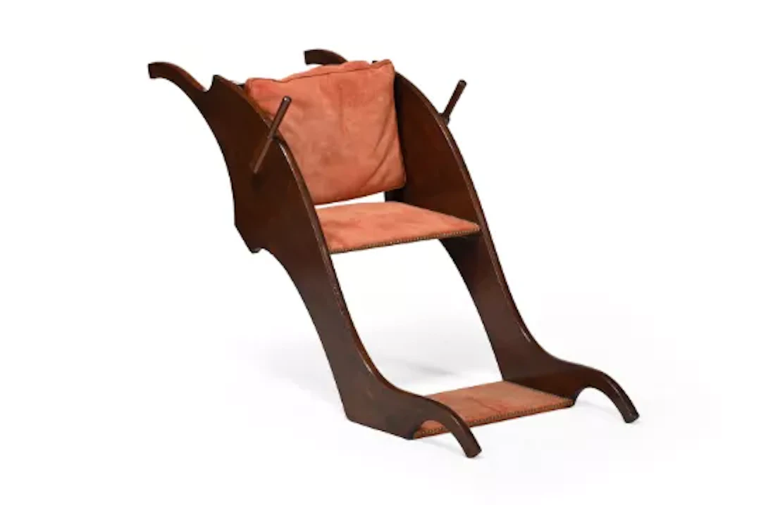AN UNUSUAL GEORGE III MAHOGANY 'SEDAN' CARRYING CHAIR, LATE 18TH OR