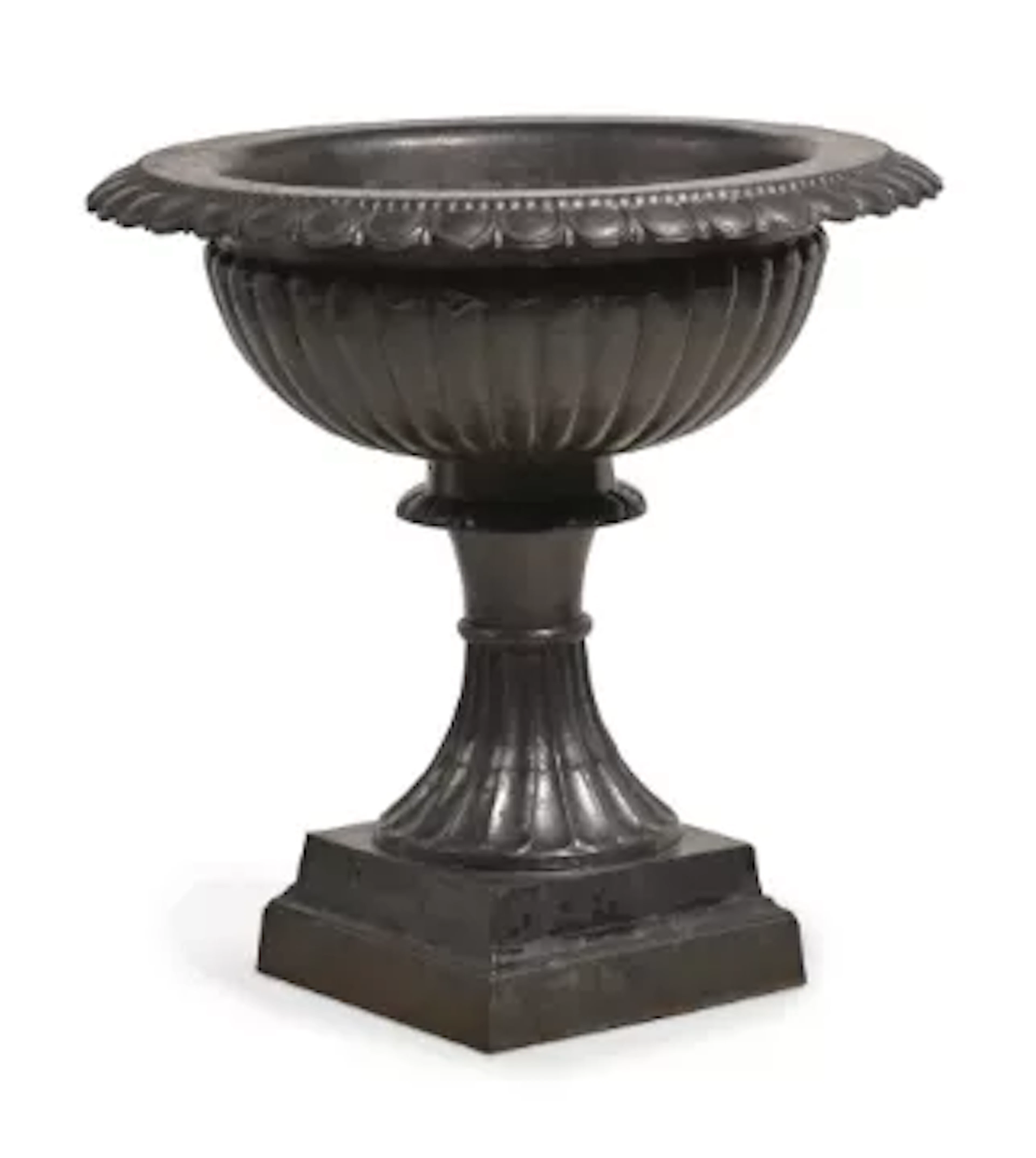 A LARGE CAST IRON TAZZA FORM GARDEN URN AND PLINTH, 19TH CENTURY STYLE
