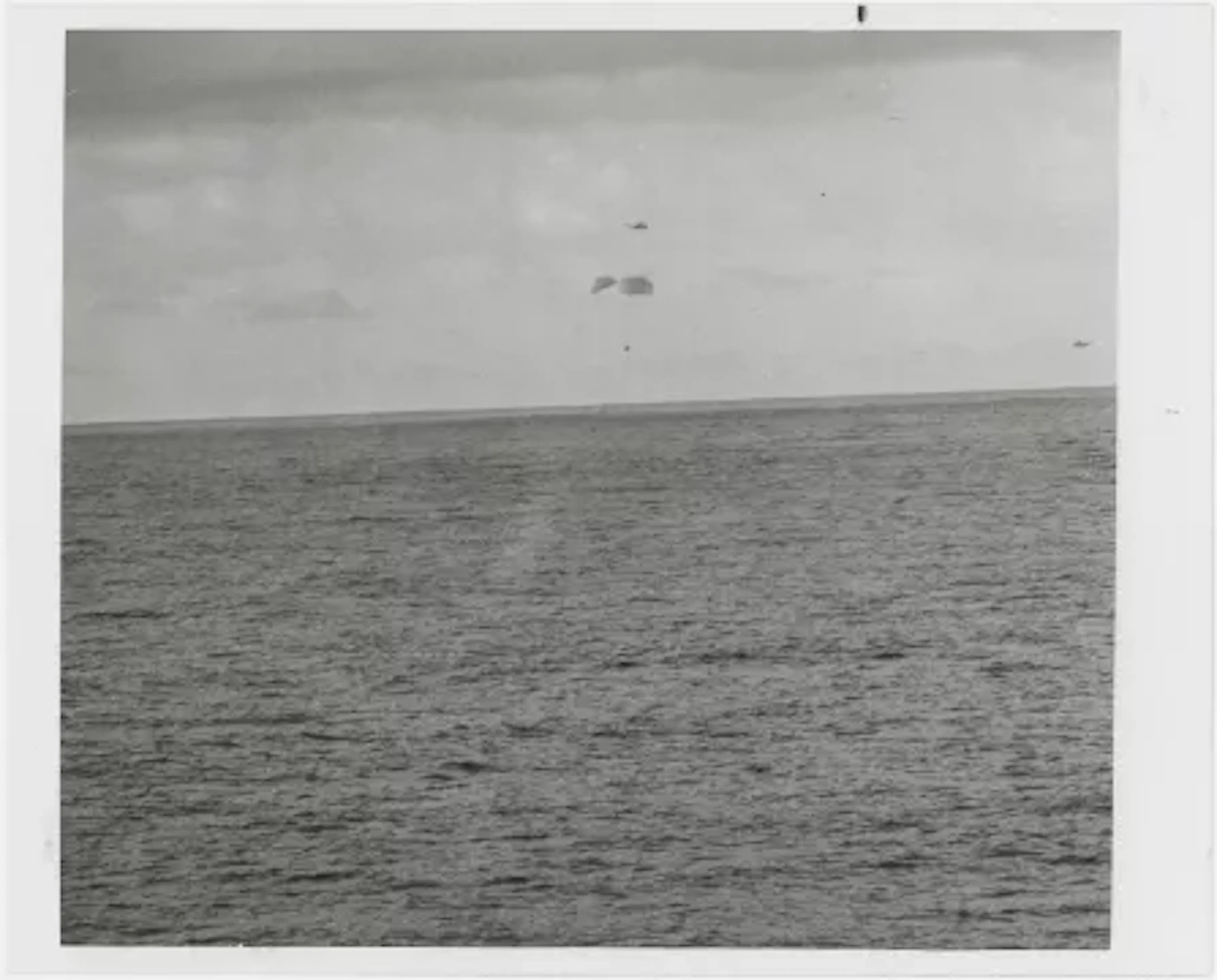 [Apollo 13] THE CREW PARACHUTING SAFELY TO THE PACIFIC OCEAN AFTER