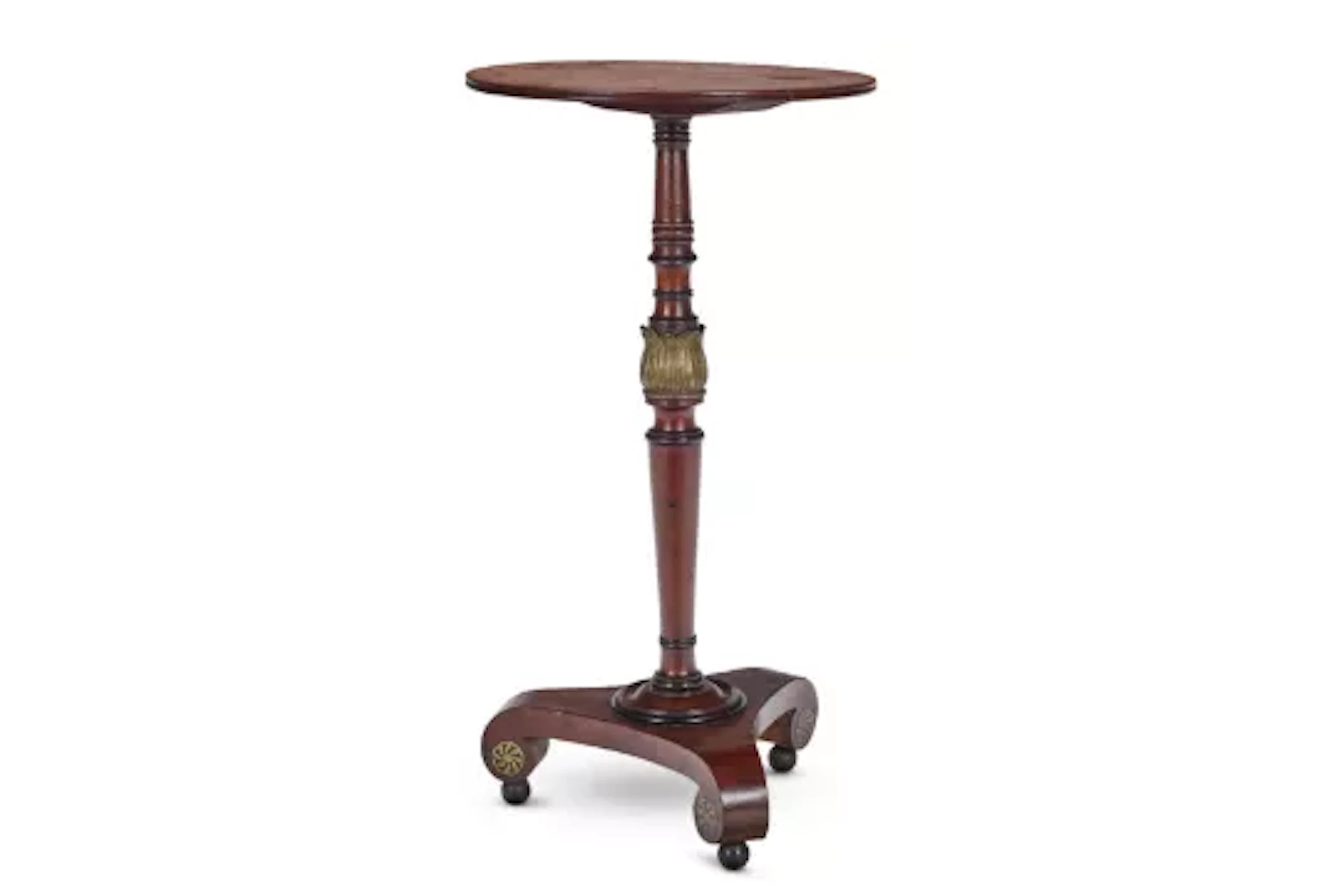 A BRASS MOUNTED MAHOGANY CIRCULAR TRIPOD TABLE, EARLY 19TH CENTURY