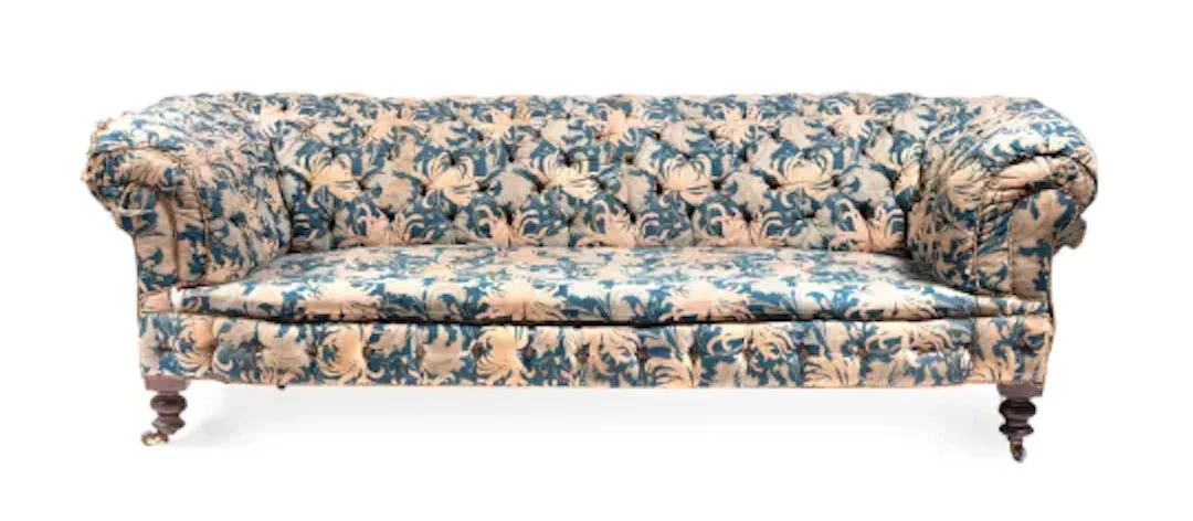 A VICTORIAN UPHOLSTERED CHESTERFIELD SOFA, 19TH CENTURY