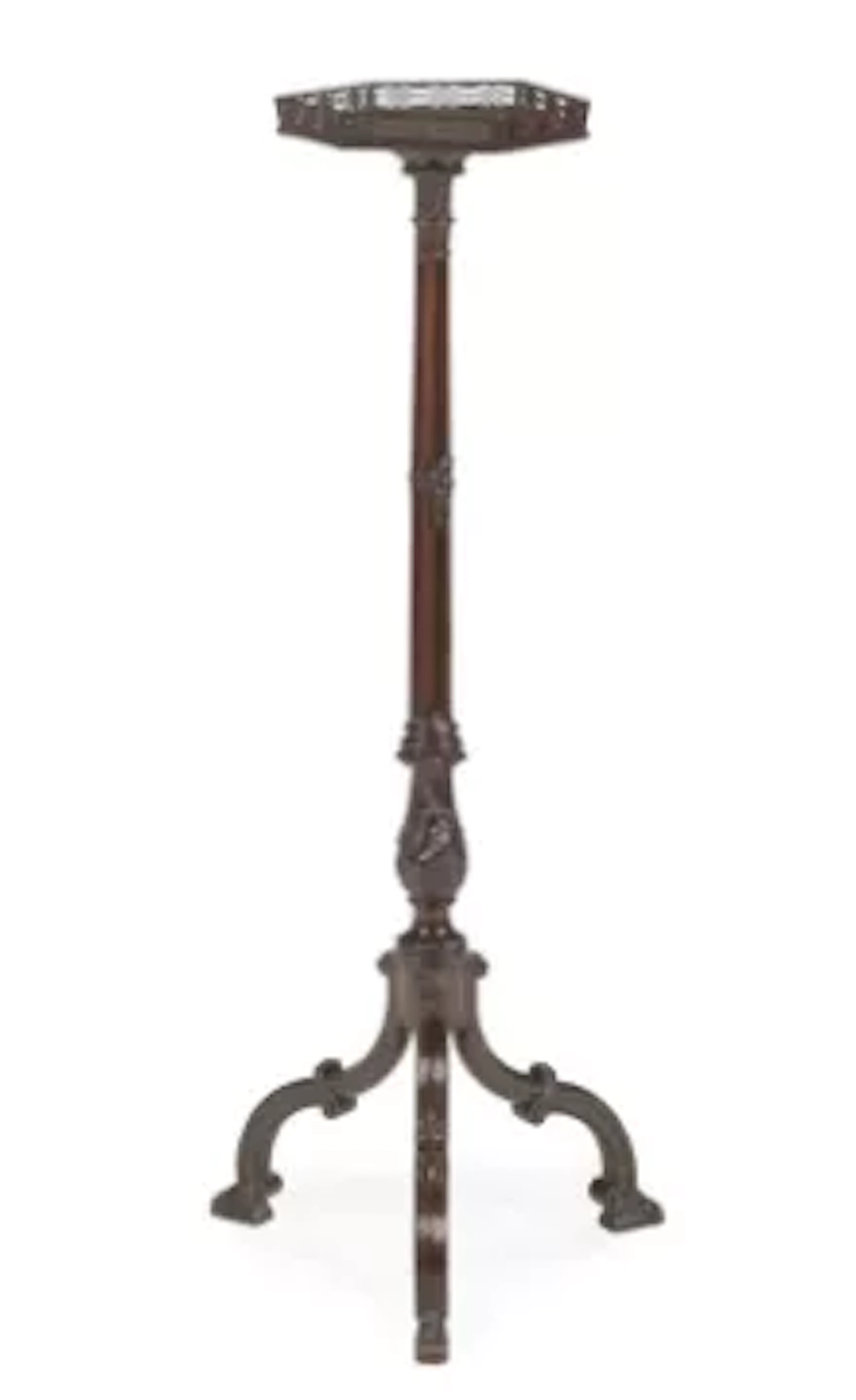 A GEORGE III MAHOGANY TORCHERE, IN THE MANNER OF THOMAS CHIPPENDALE, CIRCA 1760