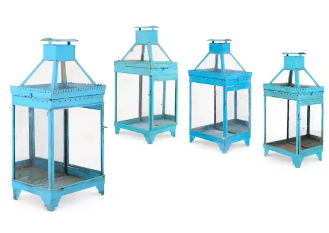 A SET OF FOUR BLUE PAINTED MIRROR BACK TABLE LANTERNS, 20TH CENTURY