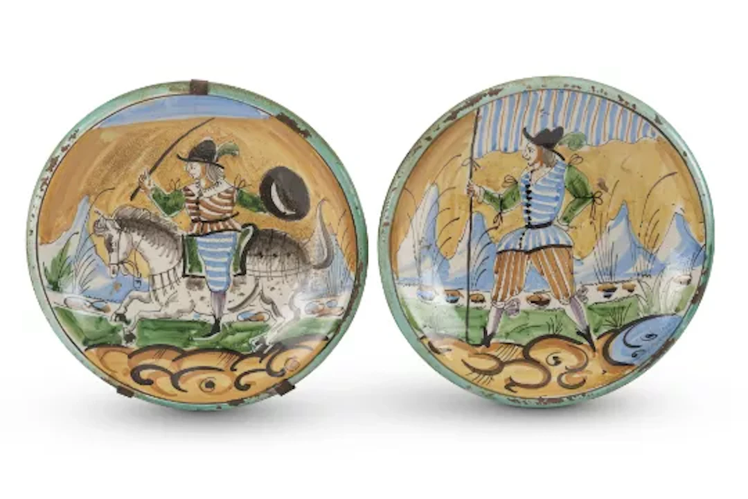 TWO SIMILAR ITALIAN MAIOLICA DISHES, MONTELUPO, 20TH CENTURY