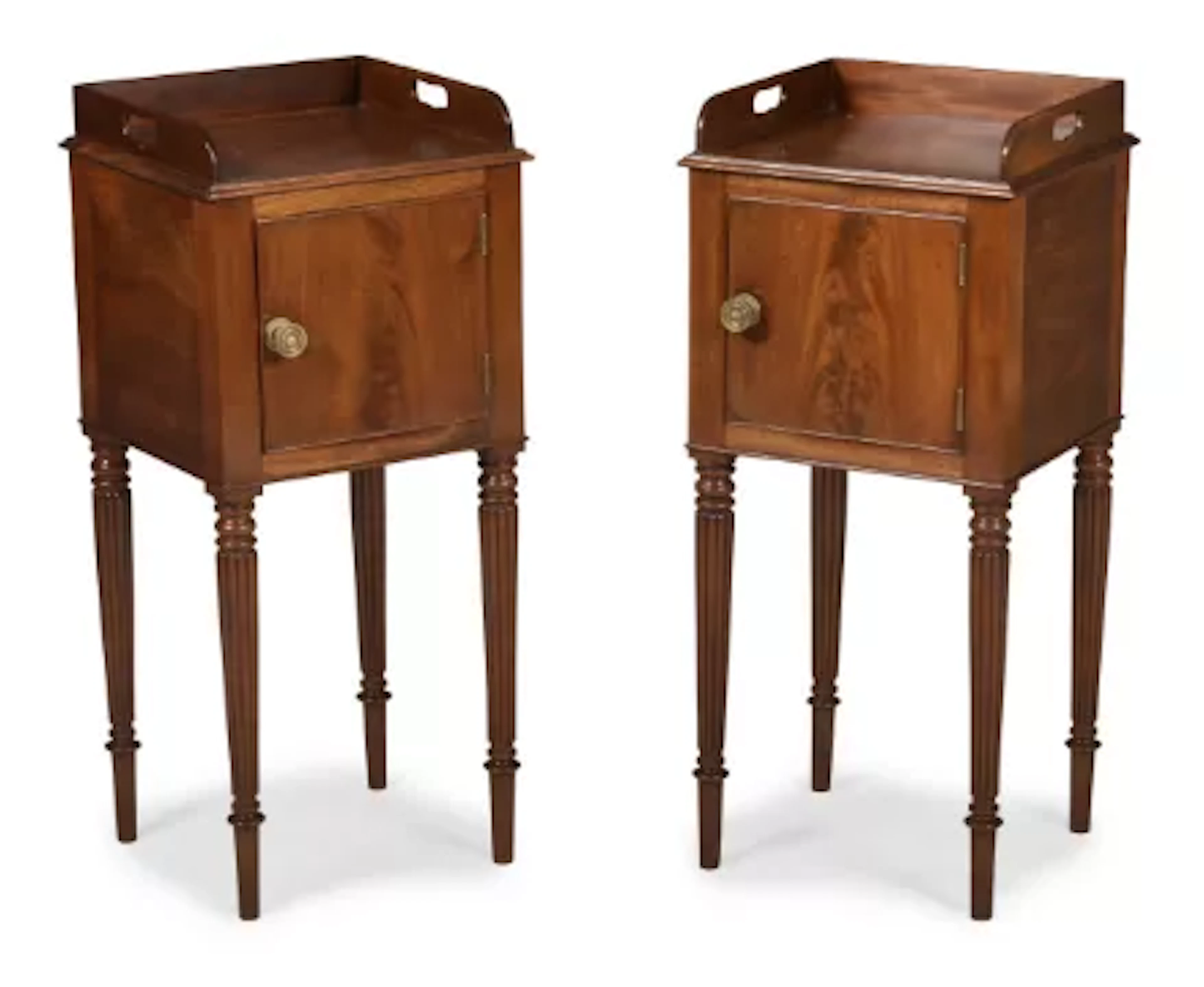 A PAIR OF REGENCY MAHOGANY BEDSIDE CABINETS, ATTRIBUTED TO GILLOWS, CIRCA 1820