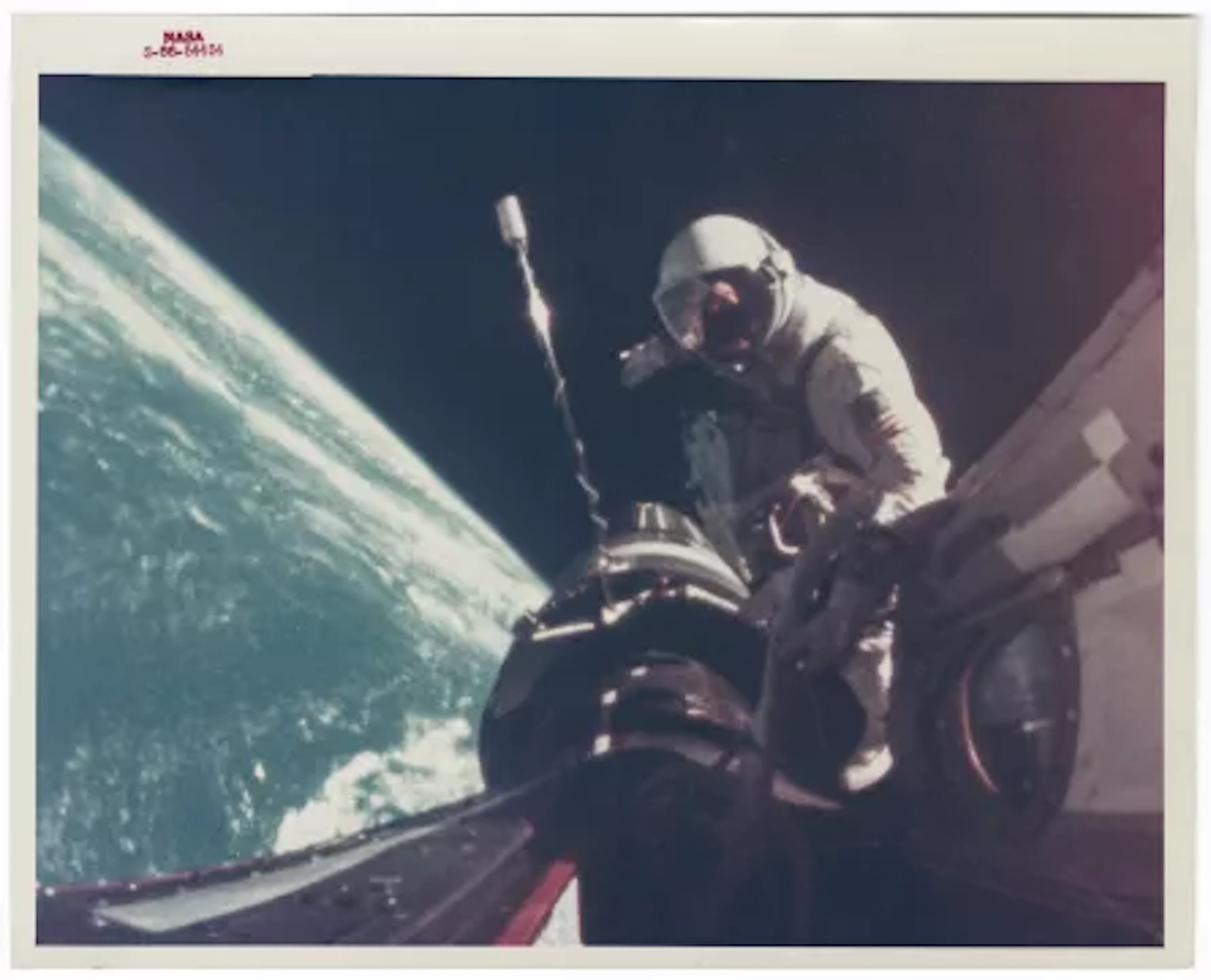 [Gemini XI] RICHARD GORDON’S SPACEWALK: RETURN TO SAFETY