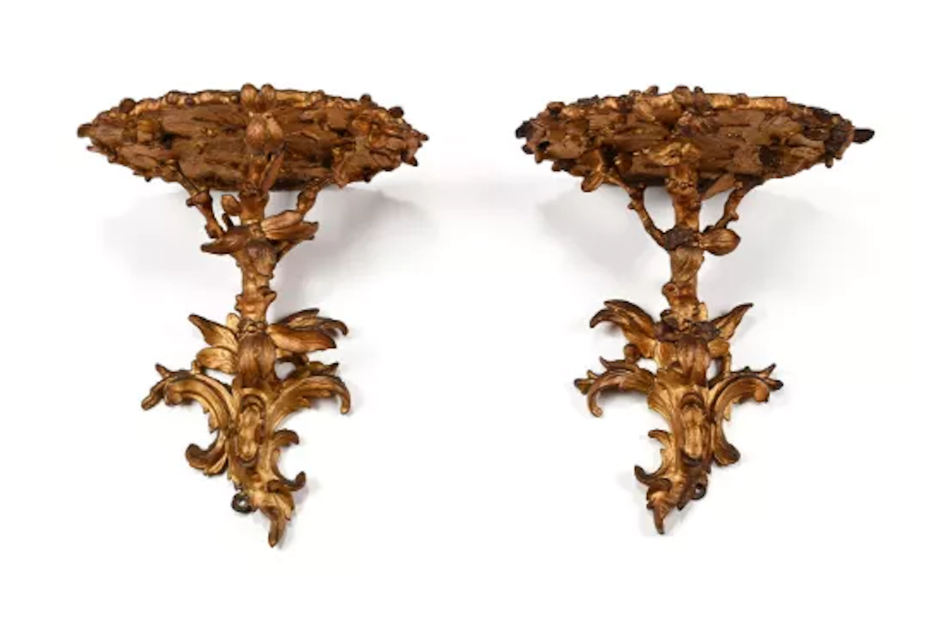 A PAIR OF GEORGE III CARVED GILTWOOD WALL BRACKETS, AFTER DESIGNS